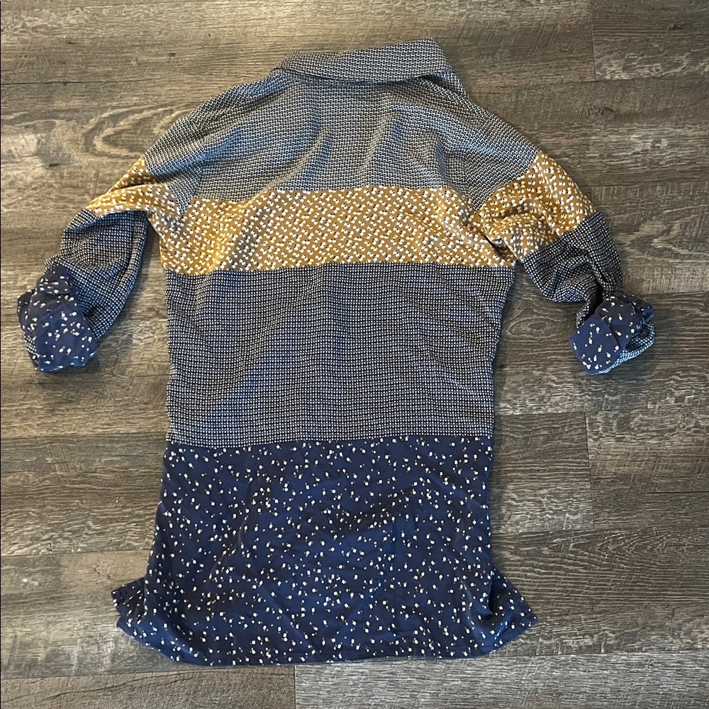 Blue and Gold Patterned Button-Up Shirt - Picture 5 of 6